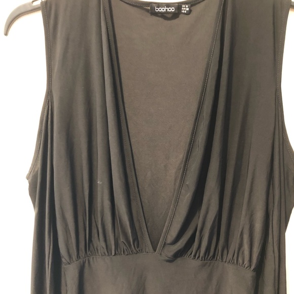 Boohoo tall fit black cold shoulder deep V long sleeved bodysuit, size 6 US. - Picture 5 of 7